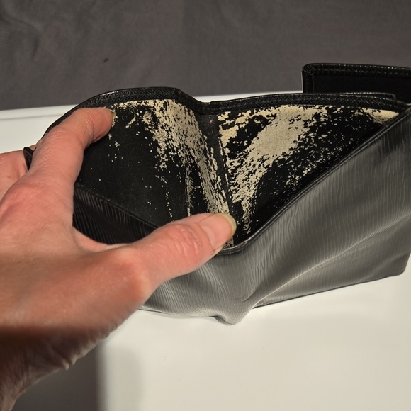 Louis Vuitton Epi Wallet - Picture 16 of 16